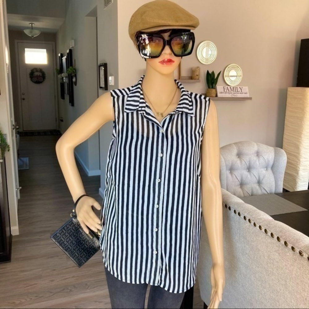 💋 H&M striped sheer black white casual sleeveless button up top 8